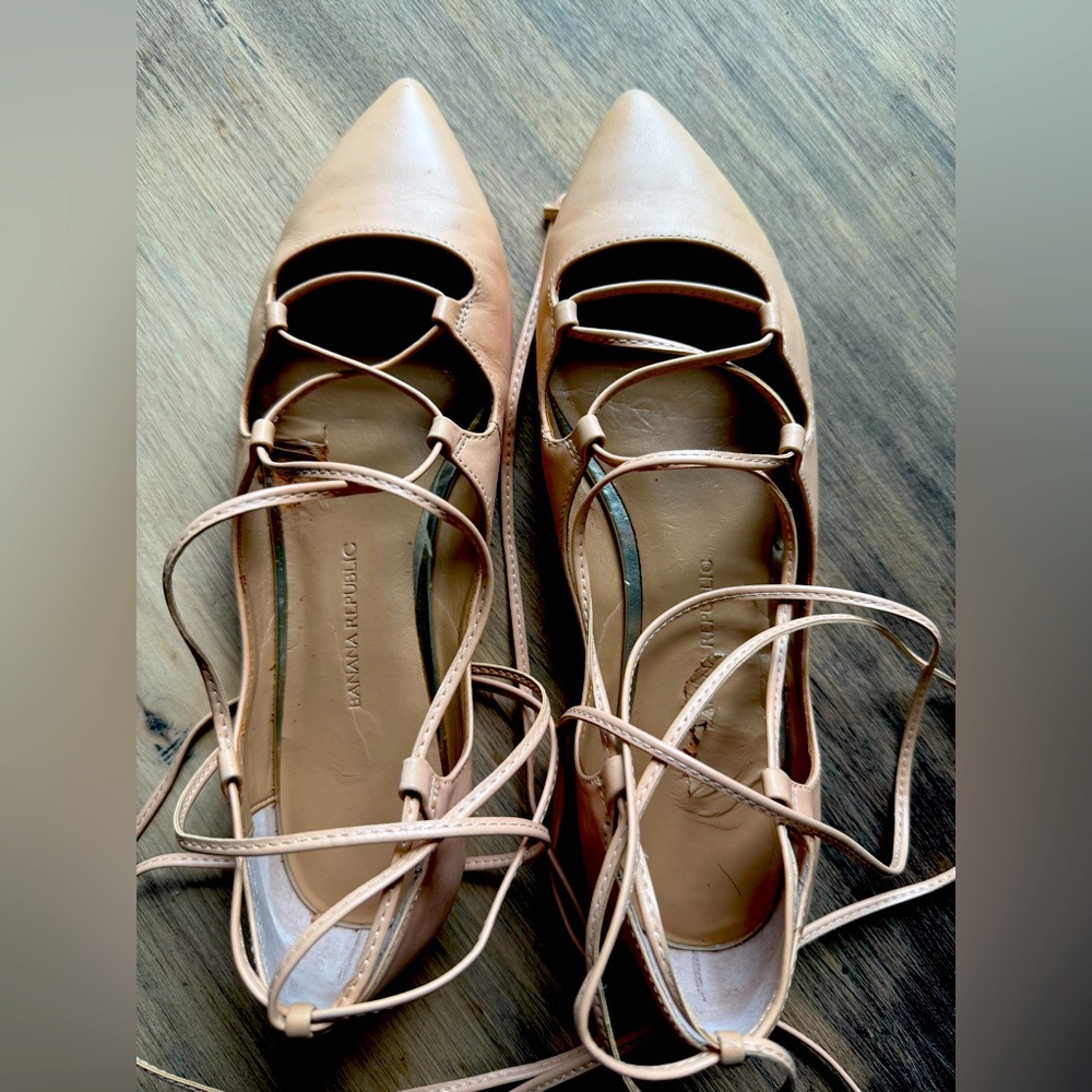 Banana Republic Women's Cream Lace-Up Flats
